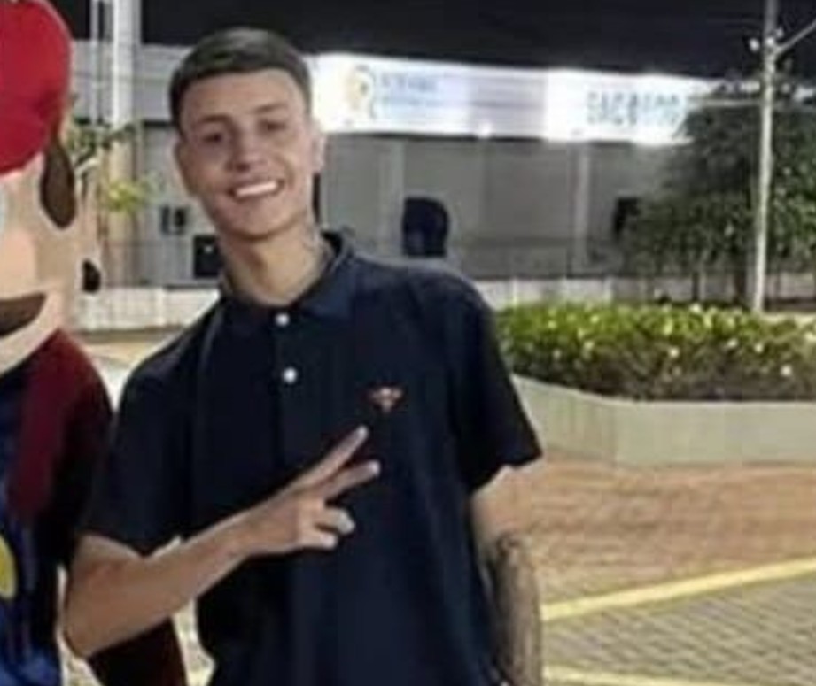 Jovem morre após ser espancado por trio durante discussão em Manaus