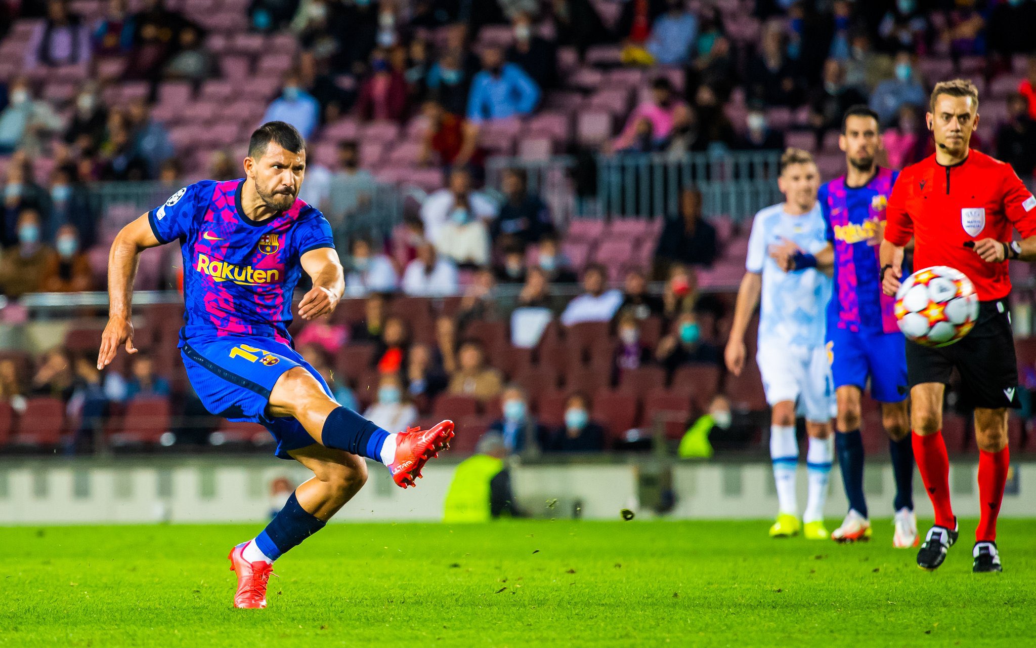 Atacante do Barcelona, Agüero deve anunciar aposentadoria após problema no coração