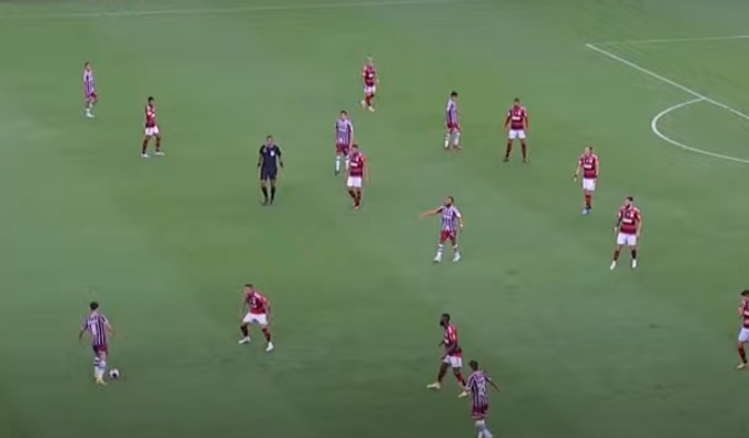 Flamengo vence Fluminense por 2 a 0 e abre vantagem na decisão do Campeonato Carioca