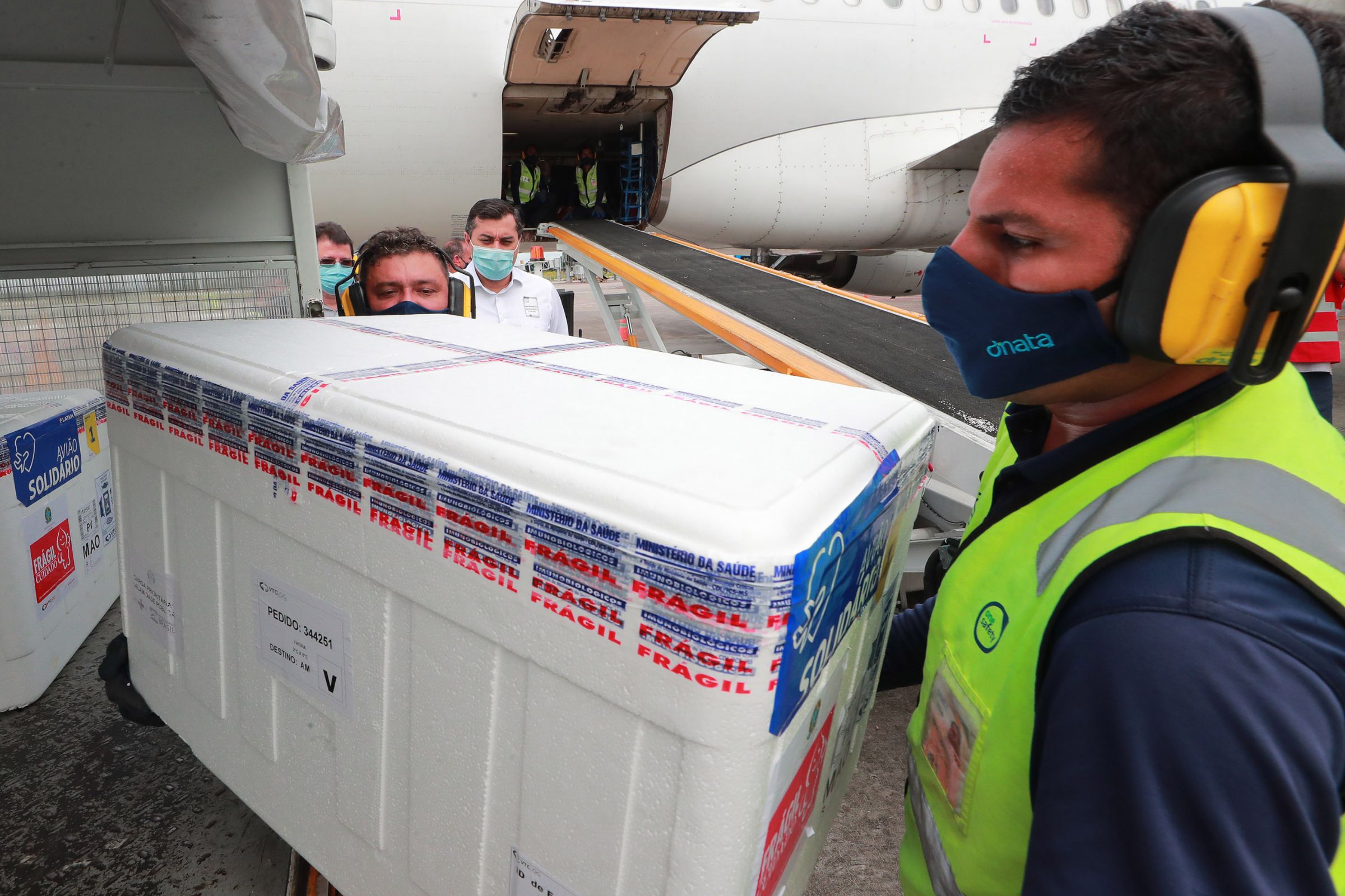 Amazonas recebe vacinas para 90% dos idosos entre 60 e 64 anos, diz Governo