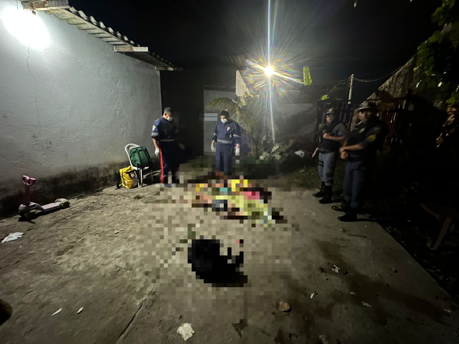 Criminosos arrancam família de casa e matam mulher com 17 tiros na frente da mãe em Manaus