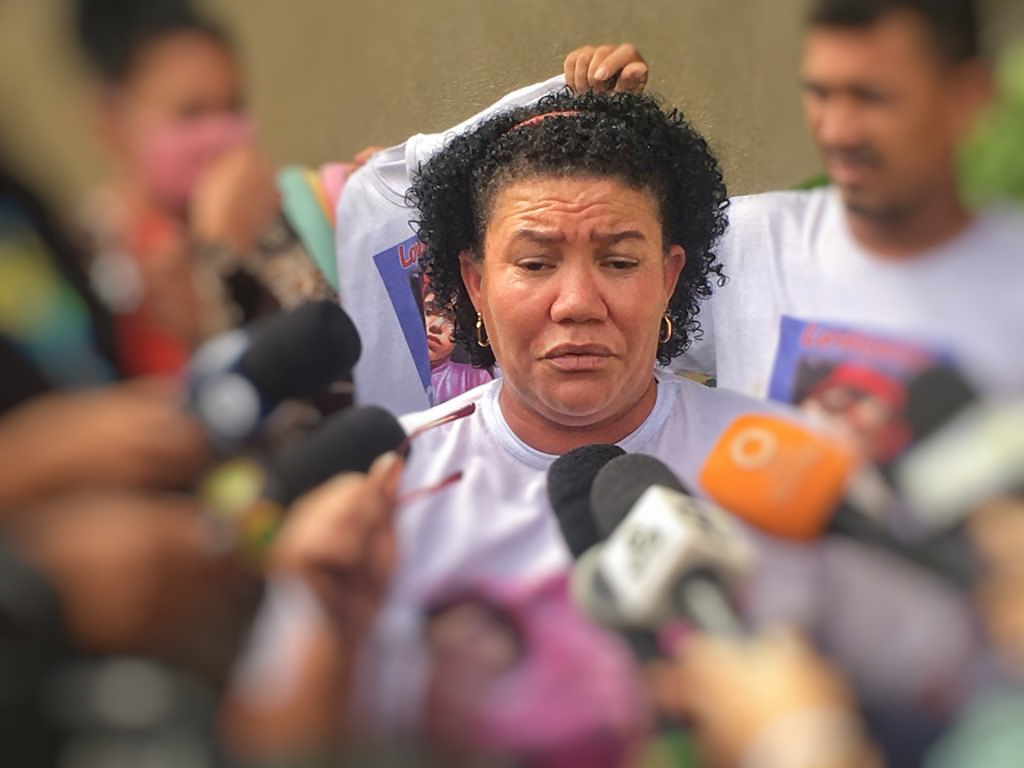 Mãe de Lorhana desabafa sobre assassinato da filha: "Monstros, acabaram comigo"