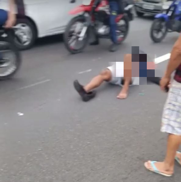 Acidente com ferido causa congestionamento quilométrico na Avenida das Torres