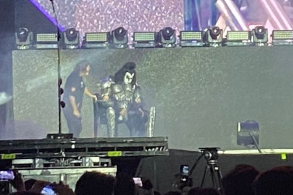 Gene Simmons manda recado após passar mal no show do Kiss em Manaus