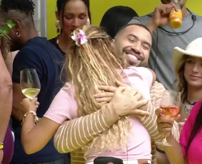 BBB 26: Gil é acusado de passar informação para Sarah e promete processar internauta