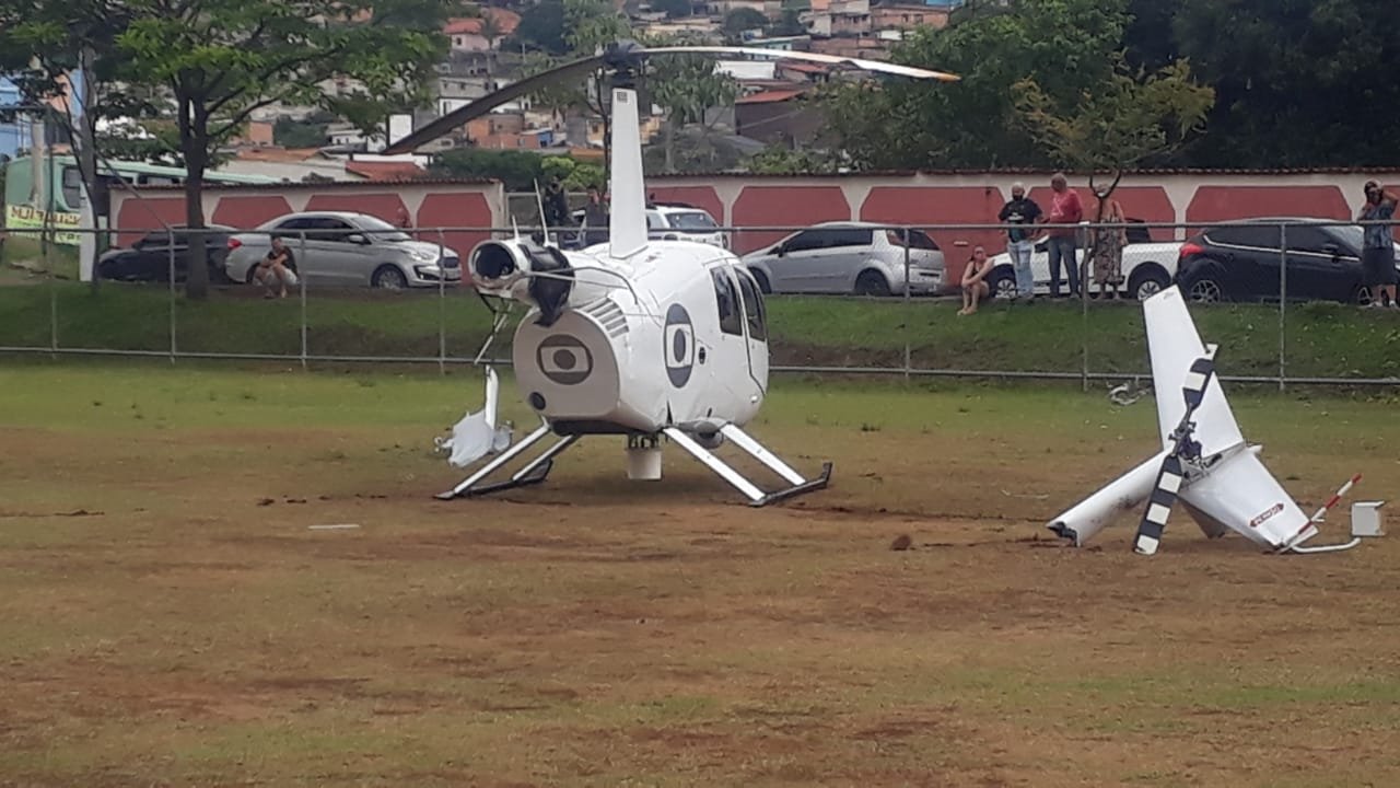 Helicóptero da Globo faz pouso de emergência e tem cauda destruída em Minas Gerais