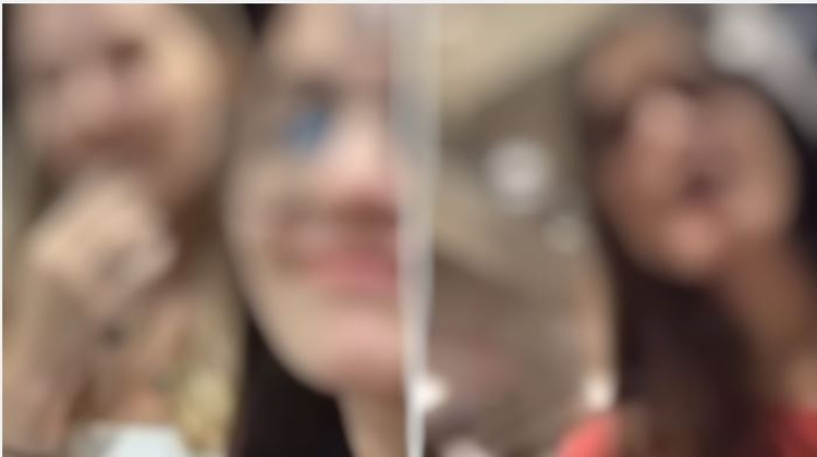 Universitárias que debocharam de colega de classe de 40 anos desistem do curso