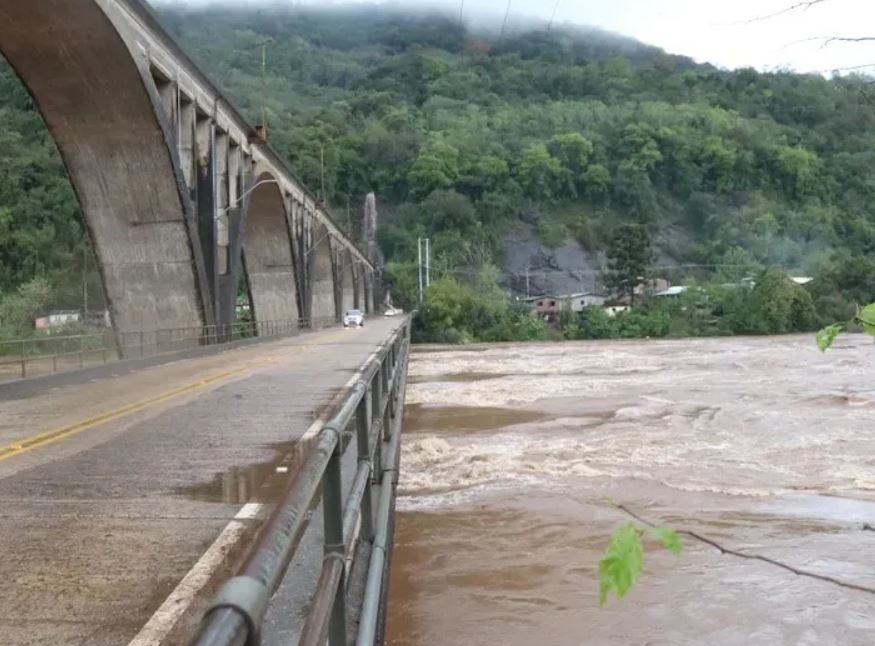 Ciclone: Mulher morre após corda se romper durante operação de resgate no RS