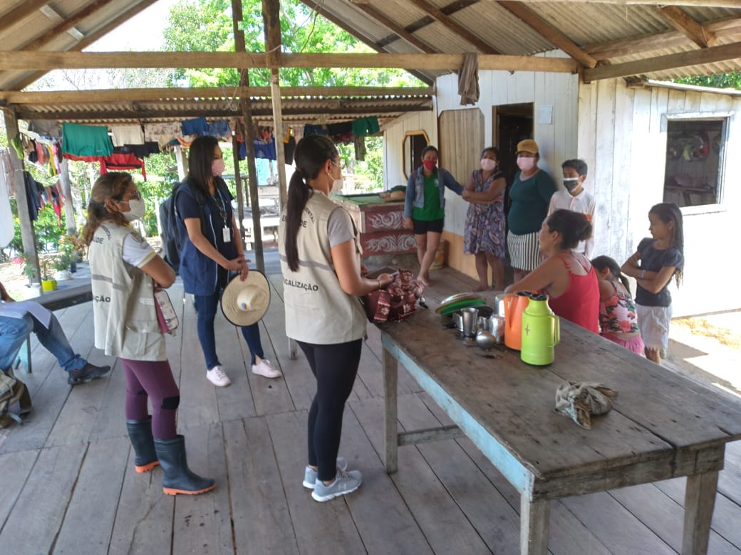 Equipes da FVS e Ministério da Saúde visitam famílias com rabdomiólise no Amazonas