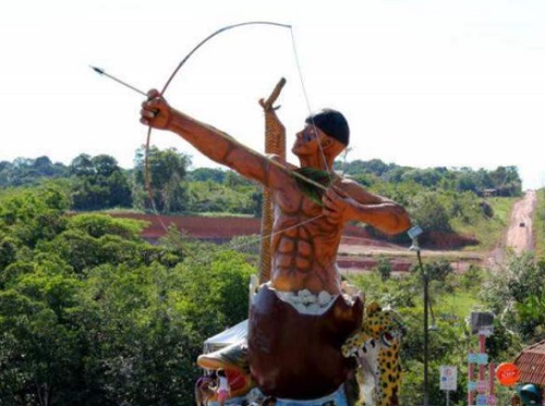 Mulher é presa por suspeita de matar morador de rua a pauladas no Amazonas