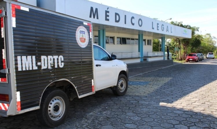 Mulher é executada com tiro na cabeça no Petrópolis 