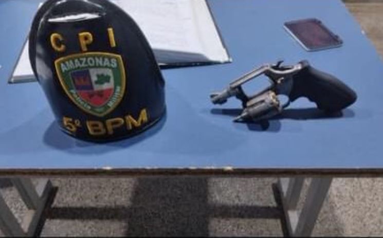 Adolescente faz funcionários de borracharia reféns e troca tiros com PMs no Amazonas 