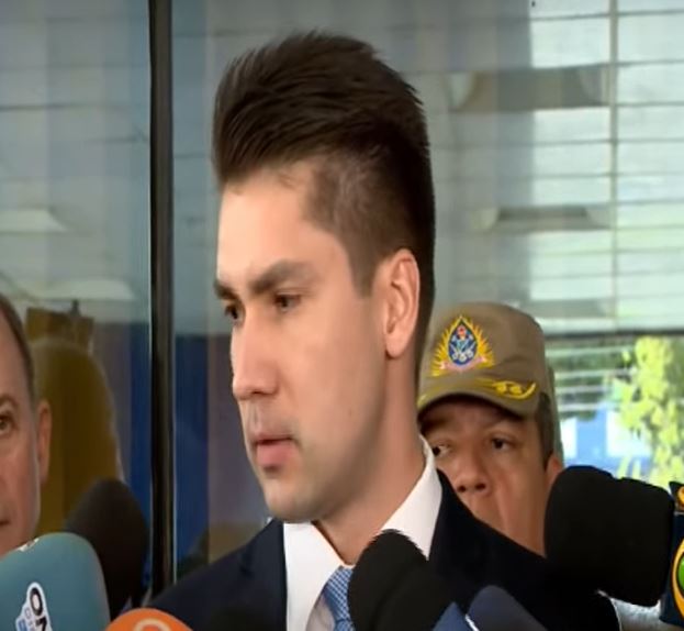 Advogado diz que paraquedista liberou equipamento na água e pode estar vivo na mata 