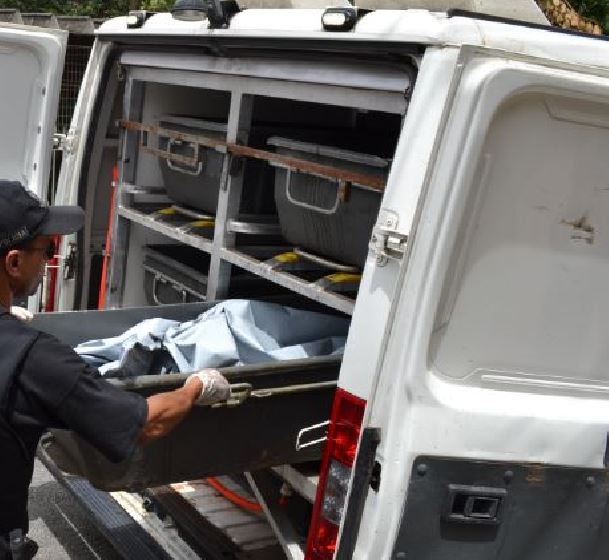 Morador de rua encontra corpo carbonizado dentro de carrinho de supermercado