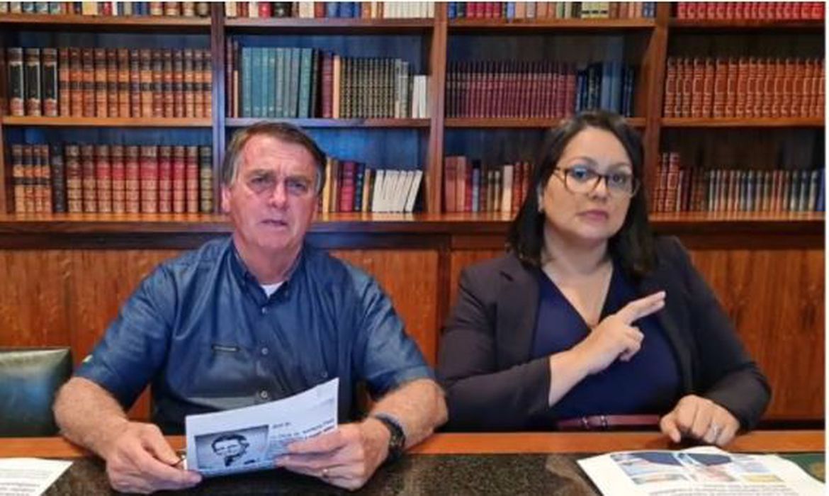 Youtube remove live em que Bolsonaro relaciona Aids com vacina da Covid e suspende canal