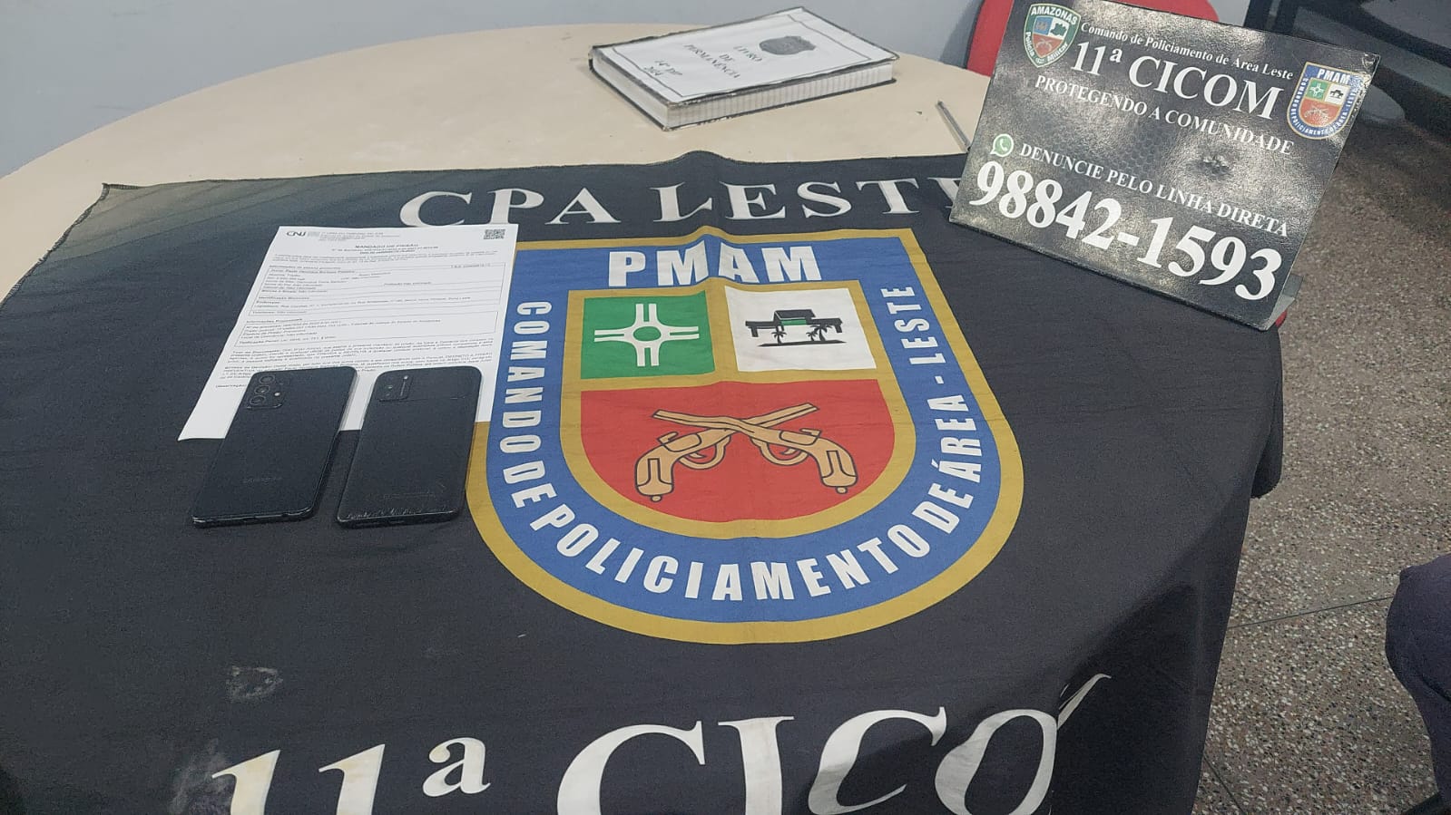 Dupla troca tiros com a polícia e sofre acidente durante fuga no Coroado