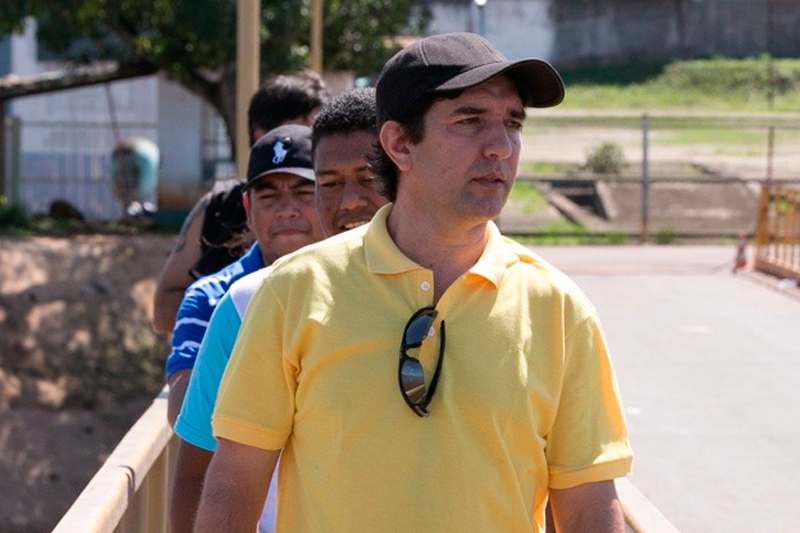 Prefeito do Amazonas pretende gastar mais de R$ 600 mil com garrafões de água