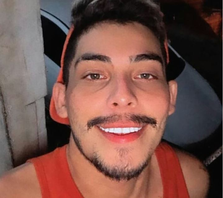 Após tiroteio com morte de influencer, velório do cantor de forró Romarinho Mec é retomado no Amazonas