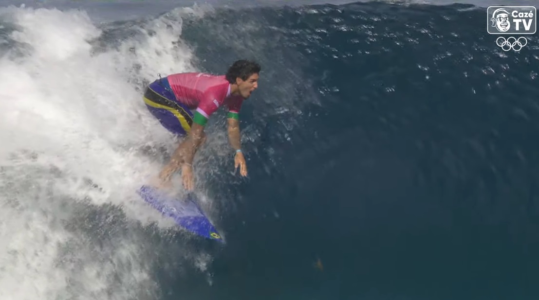 Gabriel Medina e João Chianca se classificam para oitavas do Surfe nas Olimpíadas