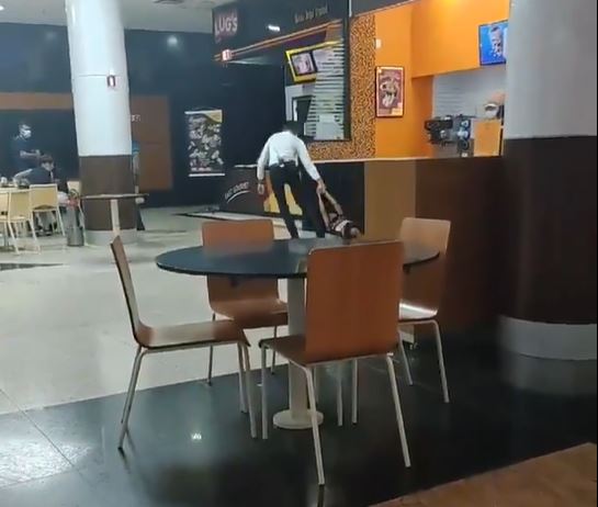 Vídeo: Segurança arrasta mulher pelo chão do Shopping Sumaúma em Manaus