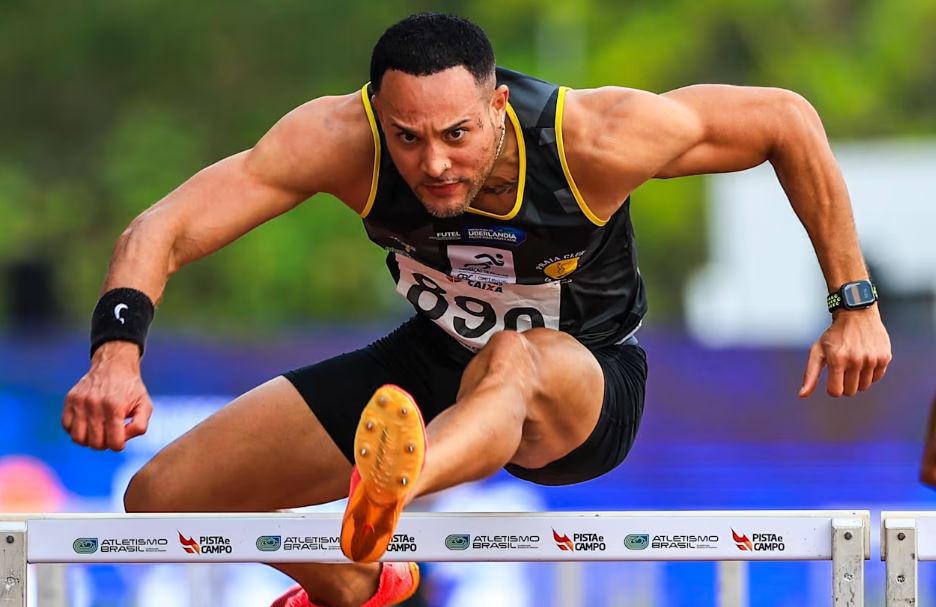 Eduardo Rodrigues avança e garante vaga na semifinal dos 100m com barreiras