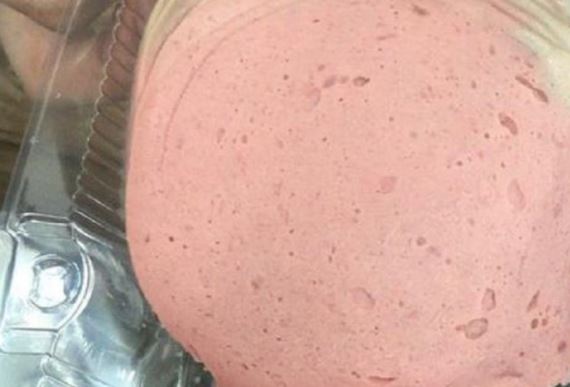 20 quilos de mortadela com cheiro e sabor desagradáveis são apreendidos em Manaus