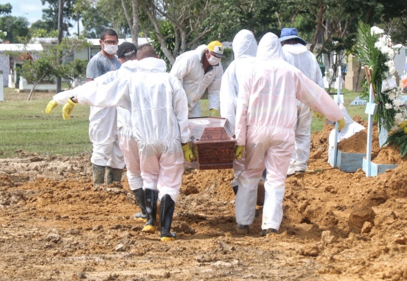40% das mortes por covid no Amazonas são de pessoas com menos de 60 anos