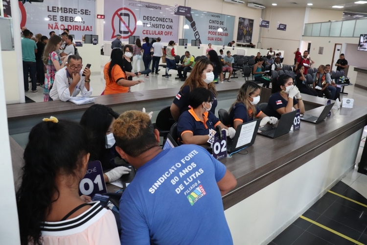  Falha no sistema faz Detran-AM suspender serviço 