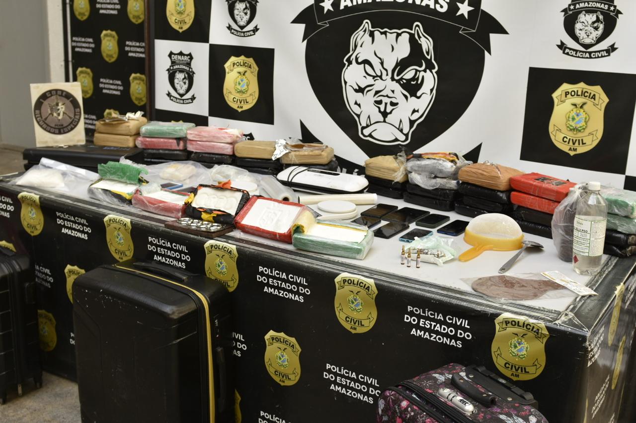 PM e cinco comparsas que atuavam em laboratório de drogas são presos em Manaus