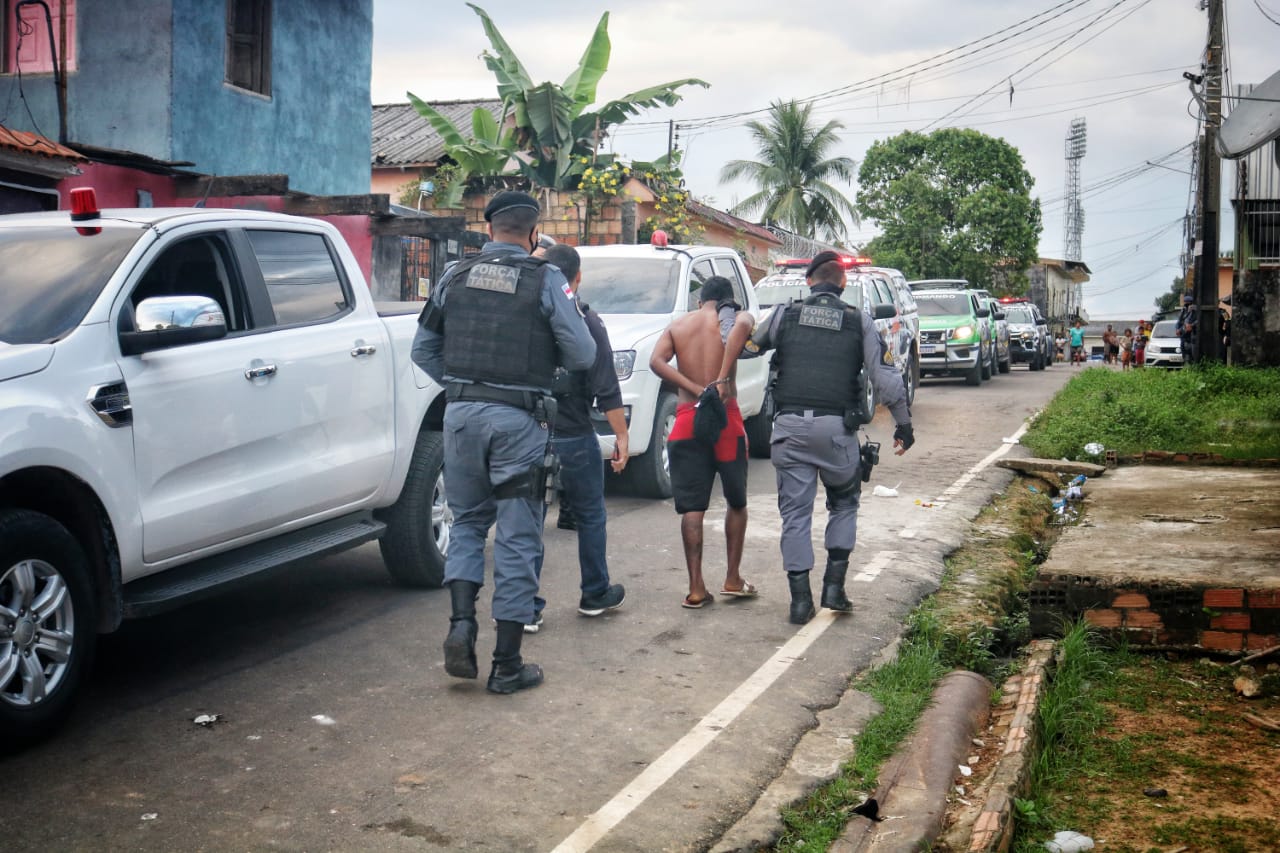 Funcionário dos Correios e 4 homens são presos por aplicarem golpes em banco no Amazonas