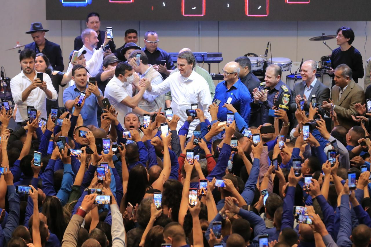 Bolsonaro participa da formatura de novos policiais militares em Manaus; veja vídeo