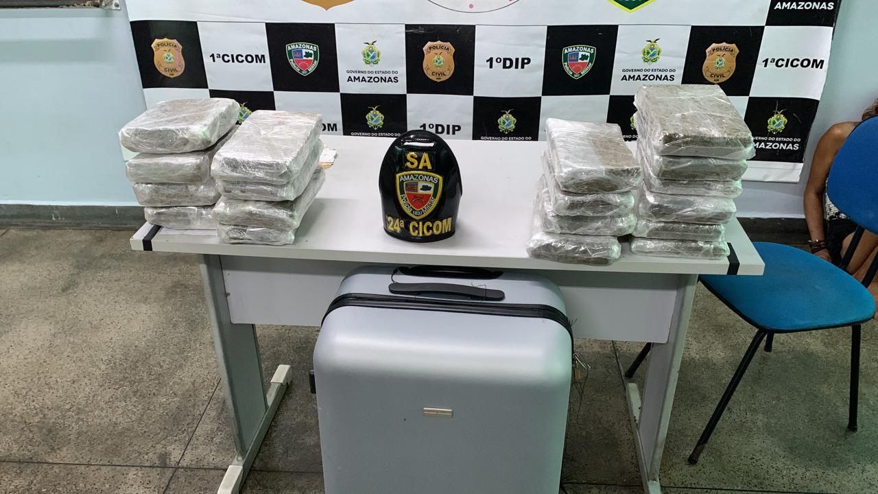 Passageiro fica nervoso e deixa mala cheia de drogas cair em embarcação de Manaus