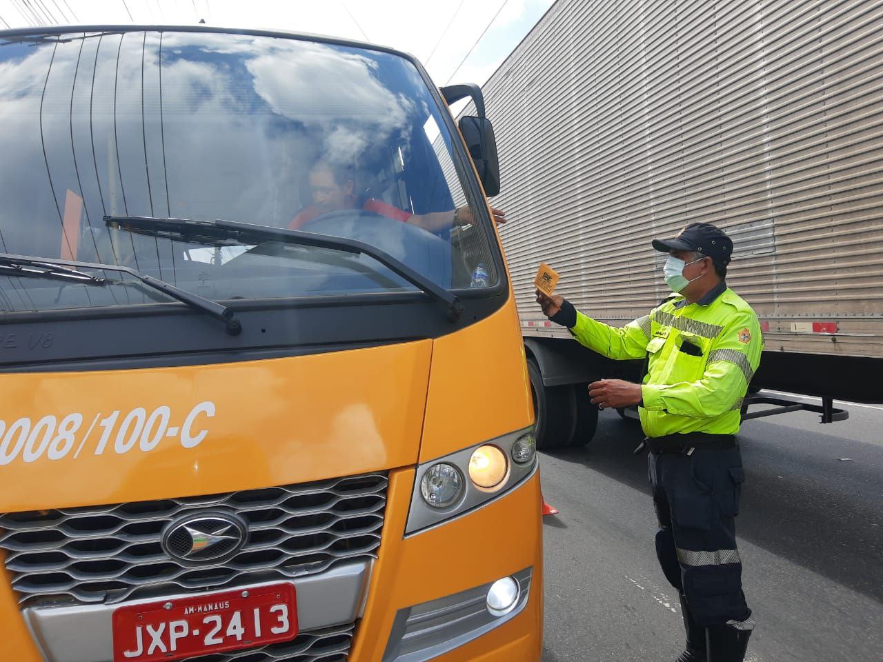 Ônibus Alternativos são fiscalizados em Manaus após onda de acidentes