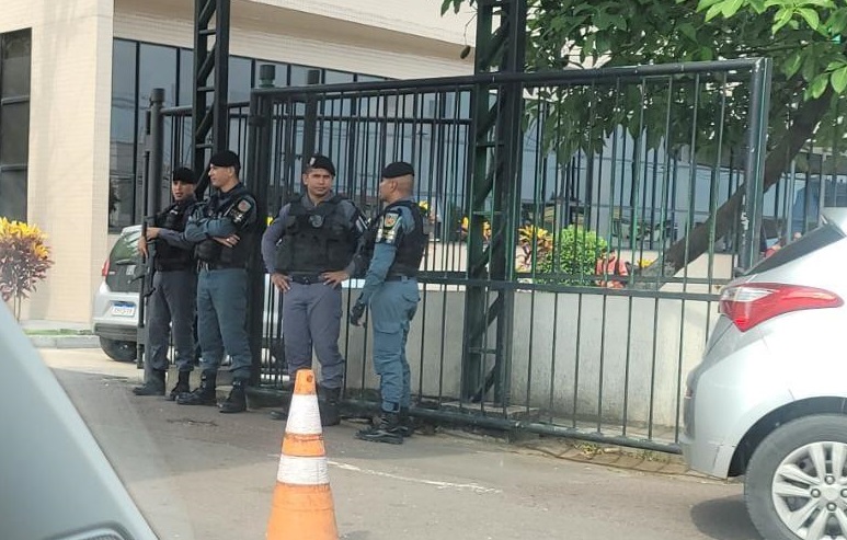 Policiamento no Fórum Henoch Reis é reforçado após suspeita de ataque a presos em Manaus