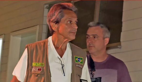 Roberto Jefferson chega em presídio após atacar PF com tiros e granadas
