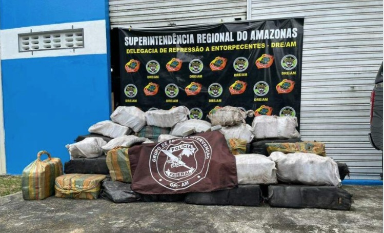 PF apreende 1,5 tonelada de drogas avaliada em R$ 20 milhões em lancha no Rio Negro