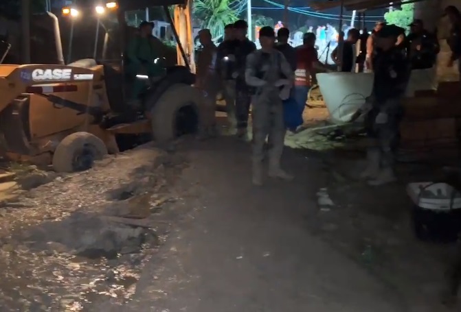 Deslizamento de barranco deixa ao menos 8 mortos após forte chuva em Manaus