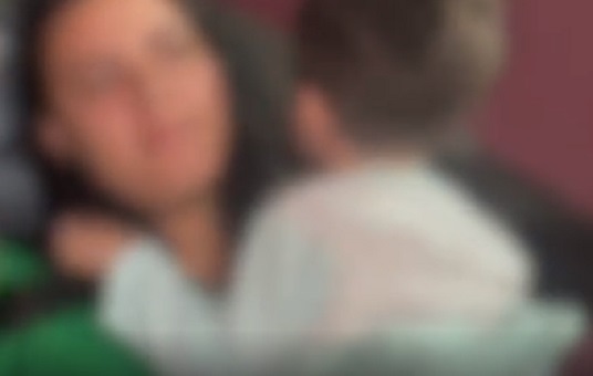 Mulher é presa após torturar filho de 3 anos durante chamada de vídeo com ex-marido em Manaus