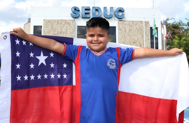 UEA deve reservar vaga para 'Pequeno Gênio' de 10 anos aprovado em vestibular