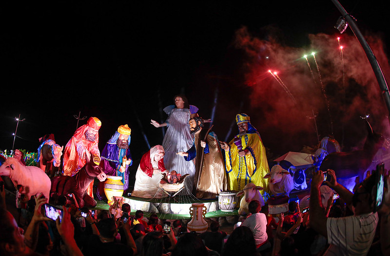 Com 35 metros em movimento, maior presépio natalino é inaugurado em Manaus