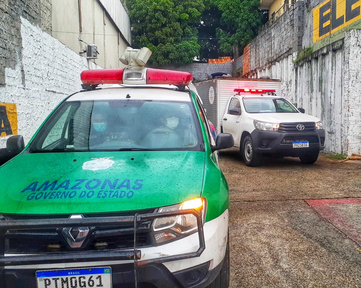 Mulher é estuprada e morta a pauladas em estacionamento de loja em Manaus; vídeo