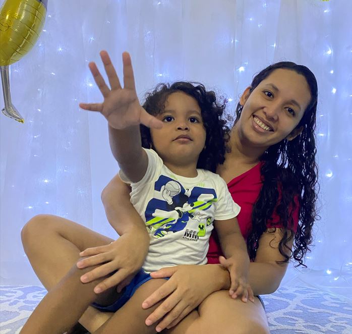 Revolta e comoção marcam velório de mãe e filho atropelados por vizinha em Manaus
