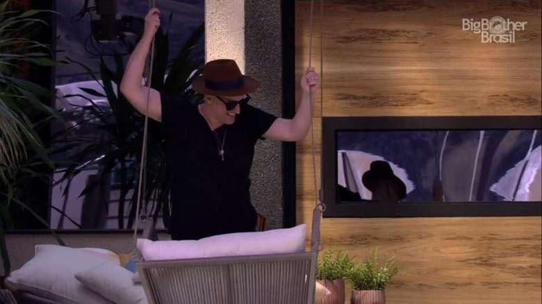 BBB21: Tiago Leifert revela morte de Paulo Gustavo para finalistas 