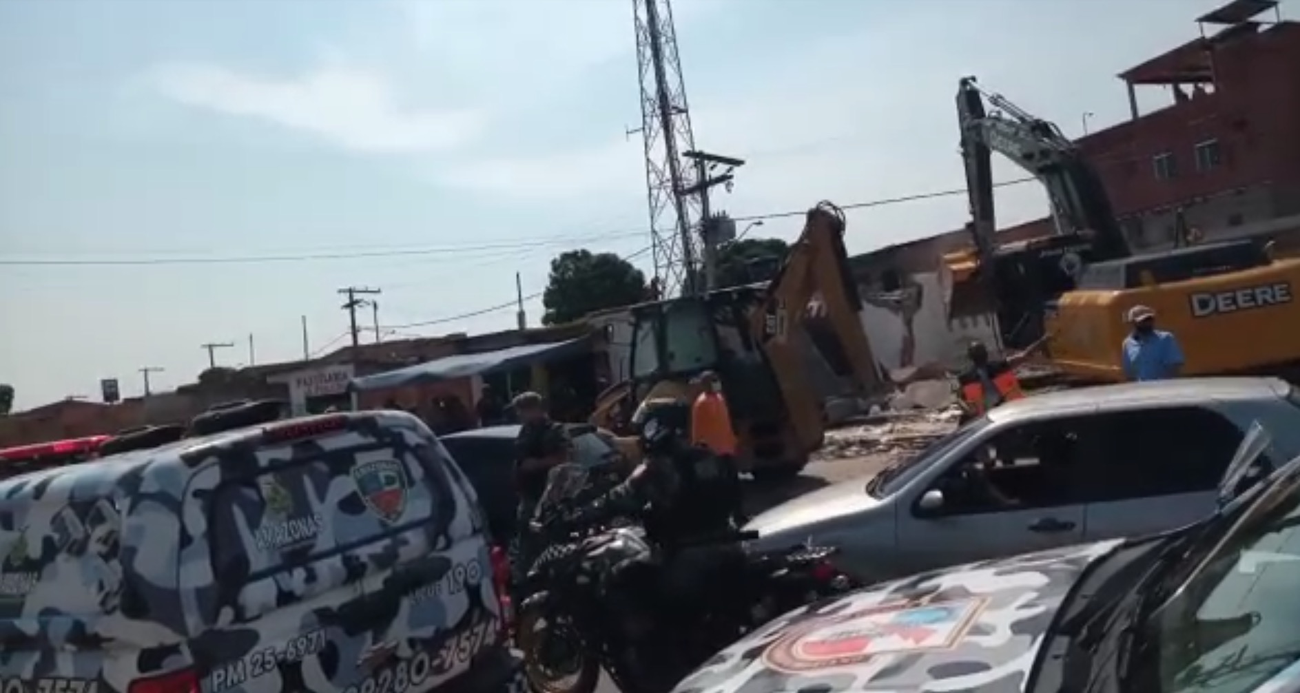 Vídeos mostram reintegração de posse no Novo Aleixo em Manaus