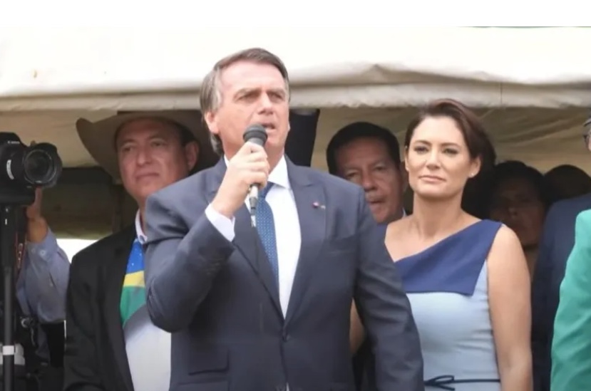 Vídeo: Bolsonaro puxa coro de 'imbrochável' na comemoração do 7 de Setembro