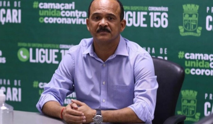 Prefeito tem carro crivado de balas ao sofrer tentativa de assalto