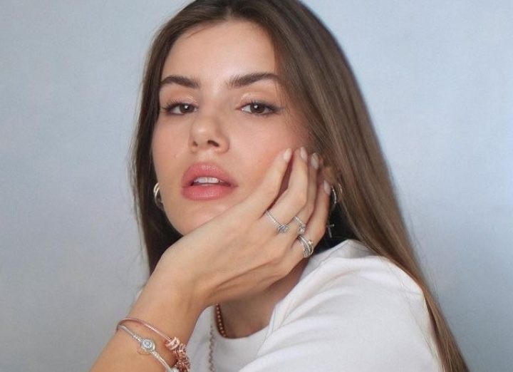 Camila Queiroz acerta retorno à Globo 1 ano após saída conturbada da emissora 