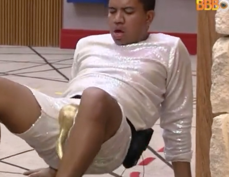 BBB23: Bruno faz dança erótica com cobra e choca internautas: ‘ele teve um orgasmo?'