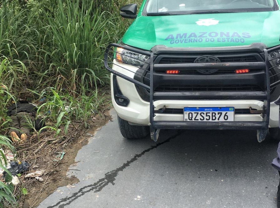 Com tiros na cabeça, corpo de homem é achado em meio a lixo em Manaus