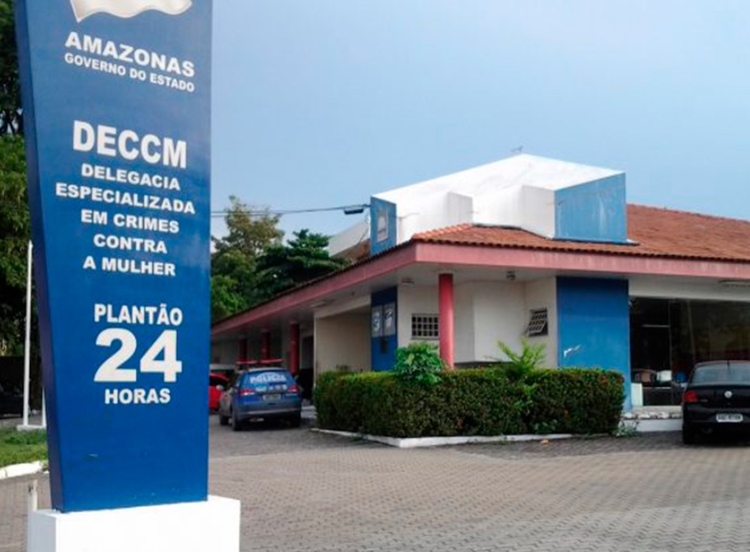 Mulher é estrangulada por homem e escapa da morte após vizinho acionar polícia em Manaus